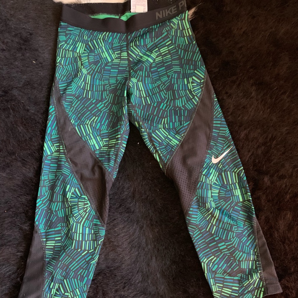 Nike Crop Leggings size M